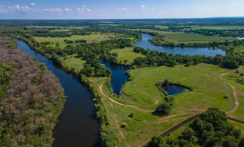 Мероприятия по расчистке русел, озёр и водохранилищ пройдут в 2024 году в 49 регионах благодаря нацпроекту "Экология". На эти цели направлены 3,4 млрд рублей, сообщают Росводресурсы. Планируется, что до конца года будет расчищено почти 177 км русел рек, восстановлено свыше 3,9 тыс. га водохранилищ