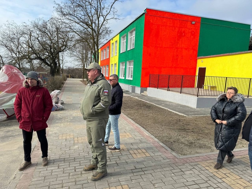 Замминистра Валерий Леонов проверил отремонтированные образовательные учреждения Мангушского района ДНР