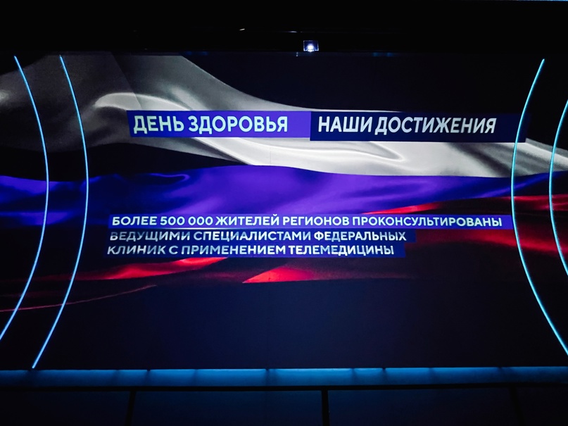 Михаил Мурашко посетил галерею «Достижения России» вместе со школьниками Предуниверсария Сеченовского университета Минздрава России