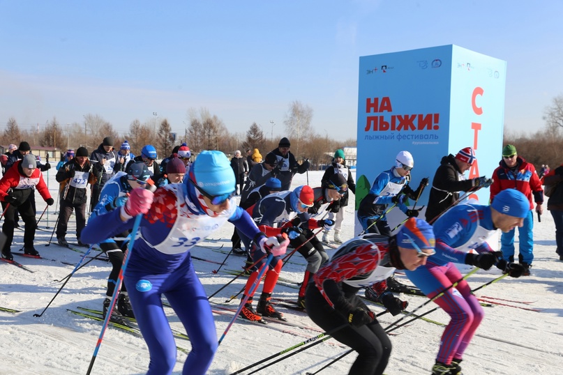 Лыжня объединяет, дарит прекрасное настроение и незабываемые воспоминания. Убедиться в этом могли все, кто принял участие в нашем семейном фестивале «На лыжи!»