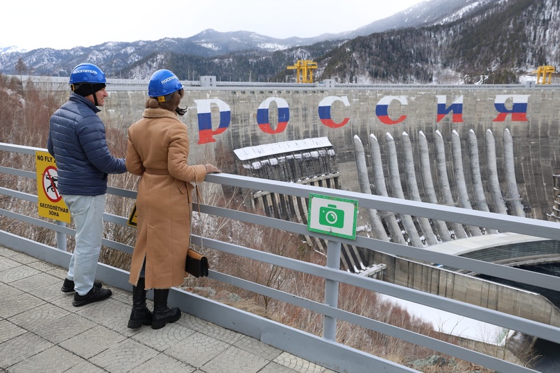 Двухмиллионный посетитель выставки «РОССИЯ» воспользовался подаренным ему Минэнерго и РусГидро сертификатом на экскурсию на Саяно-Шушенскую ГЭС и посетил самую…