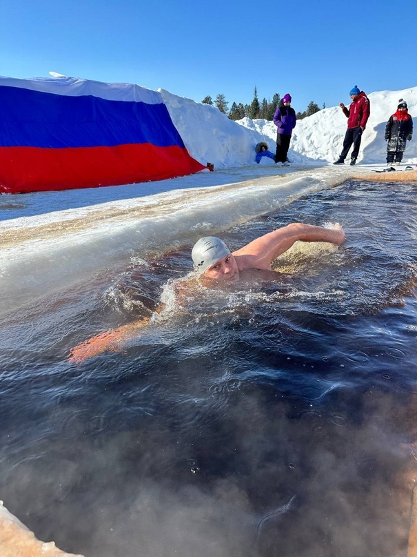 В Тарко-Сале (ЯНАО) состоялся первый Открытый фестиваль по зимнему плаванию и моржеванию среди любителей «Моржи Ямала»