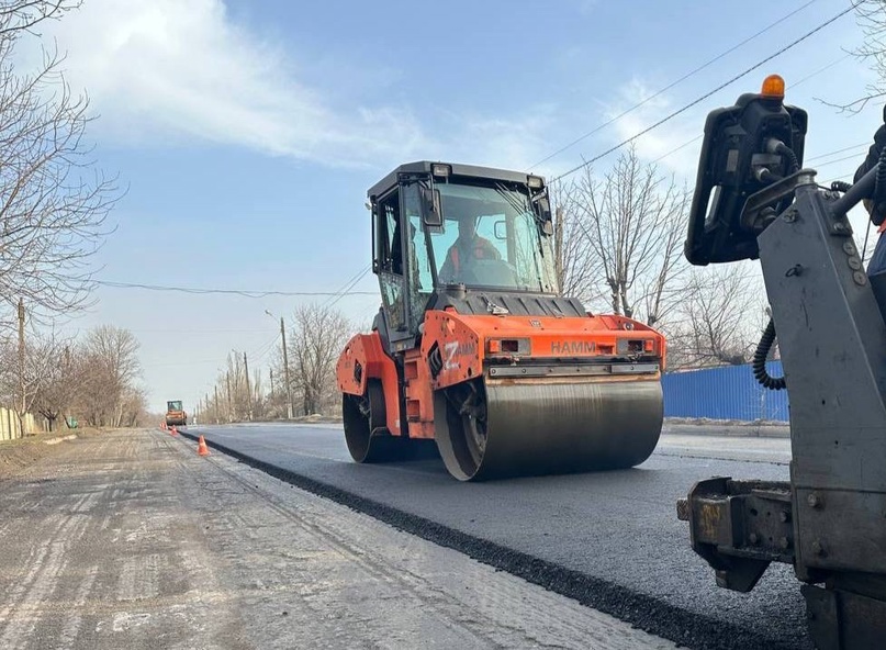 В городе Кировске ЛНР продолжаются работы по ремонту улично-дорожной сети