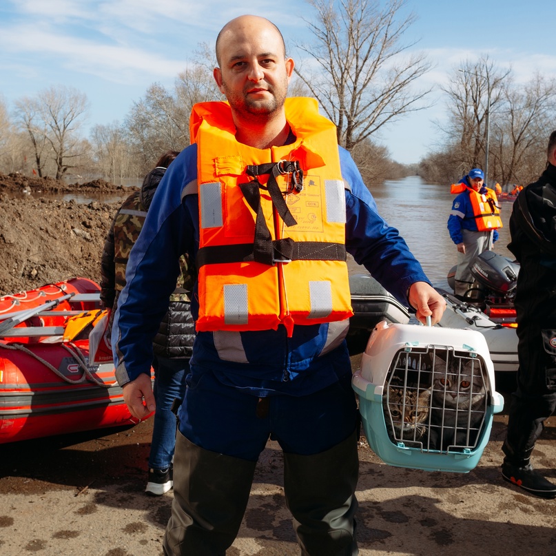 «Многие до последнего надеялись, что паводок их не коснется», — рассказывает наш специалист по производственной безопасности Сергей Завьялов.