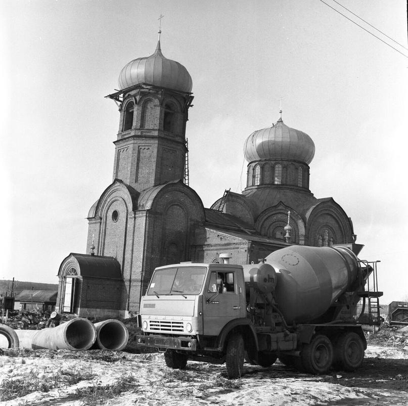 Профессия КАМАЗа: автобетоновоз Рассказываем историю спецтехники на базе КАМАЗа, предназначенной для доставки готовой бетонной смеси на строительные объекты.