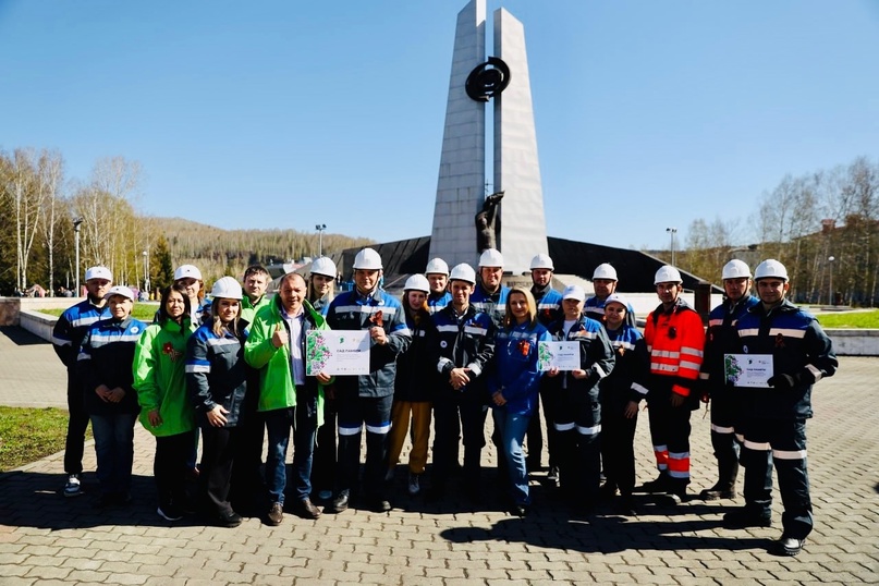 Новая еловая аллея от Распадской Сегодня в Междуреченске наши коллеги во главе с генеральным директором Владимиром Мельниченко и главой города Сергеем…