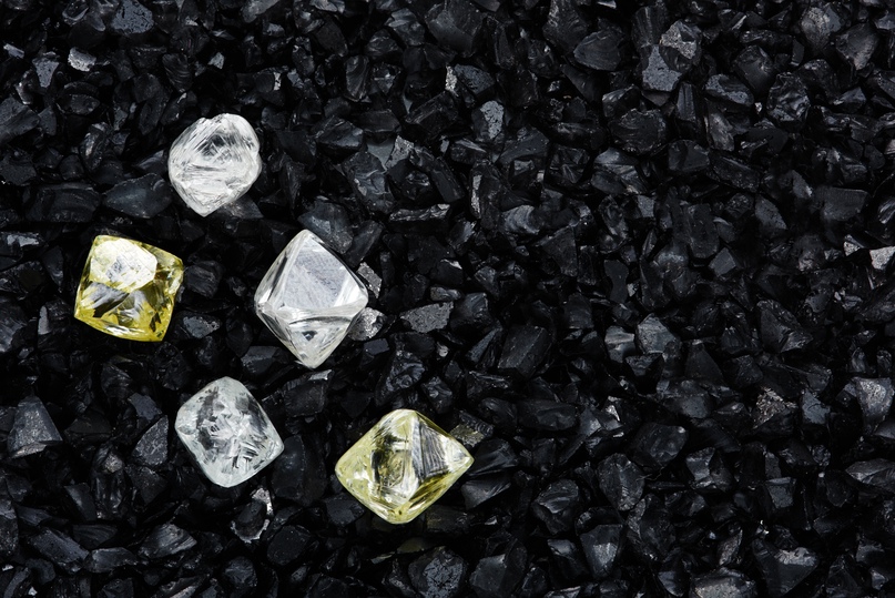 Алмазы, которые добывают сегодня в мире, были сформированы миллиарды лет назад. Это невозобновляемый ресурс