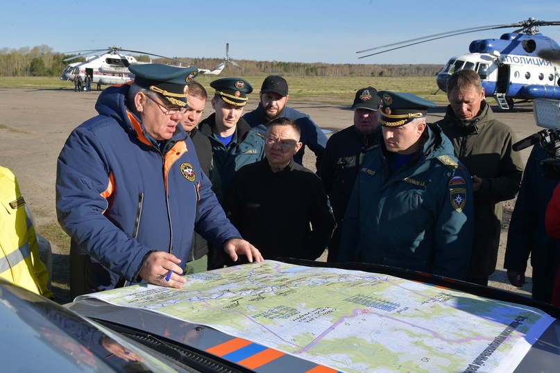 Главы Минстроя Ирек Файзуллин и МЧС Александр Куренков прибыли в Усть-Ишимский район Омской области