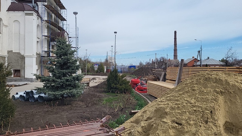 В Мариуполе продолжается реконструкция Свято-Троицкого храма