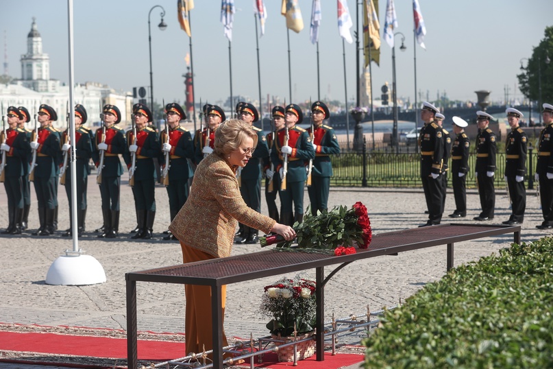 Валентина Матвиенко приняла участие в торжественных мероприятиях в честь 321-летия Санкт-Петербурга