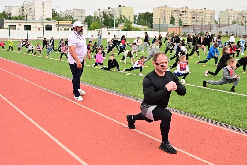 Энергия движения! В Москве при поддержке Спортивного клуба «ЛУКОЙЛ» прошли семейные соревнования TOPSKI Family Run Александра Панжинского — призёра Олимпийских…