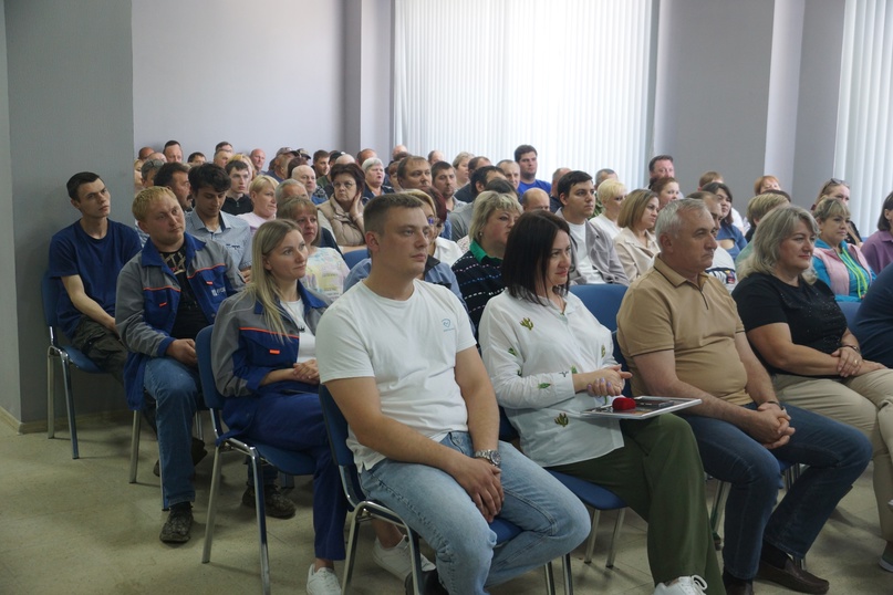 Итоги сезона Награждение сотрудников, поздравительные слова, праздничный фуршет и выступление музыкальных групп – все это было организовано для коллективов…