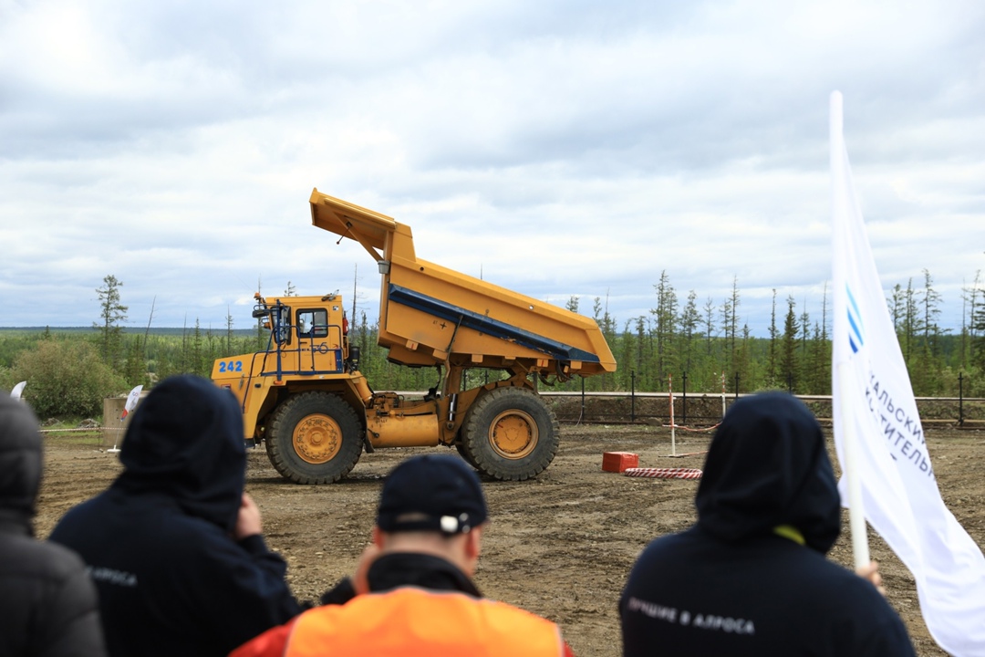 Проехать на скорость змейку на 9-метровом самосвале и сварить самый герметичный шов, пробурить идеальные шпуры и собрать рабочую схему взрывных работ под землей