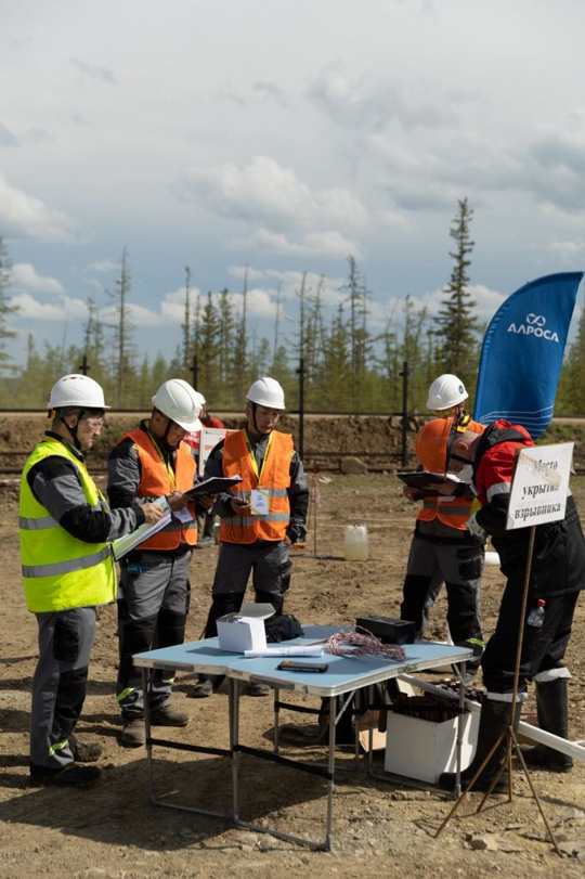 Проехать на скорость змейку на 9-метровом самосвале и сварить самый герметичный шов, пробурить идеальные шпуры и собрать рабочую схему взрывных работ под землей
