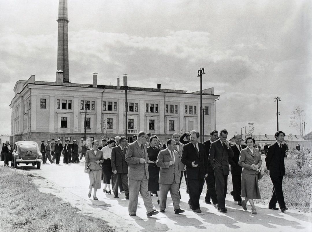 1 июля 1954 года в газете «Правда» вышла статья о пуске первой в мире АЭС. Тогда весь мир узнал о городе Обнинске, ставшем родиной мирного атома