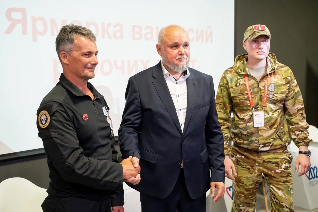 Глава Минэнерго посетил Ярмарку вакансий для участников СВО