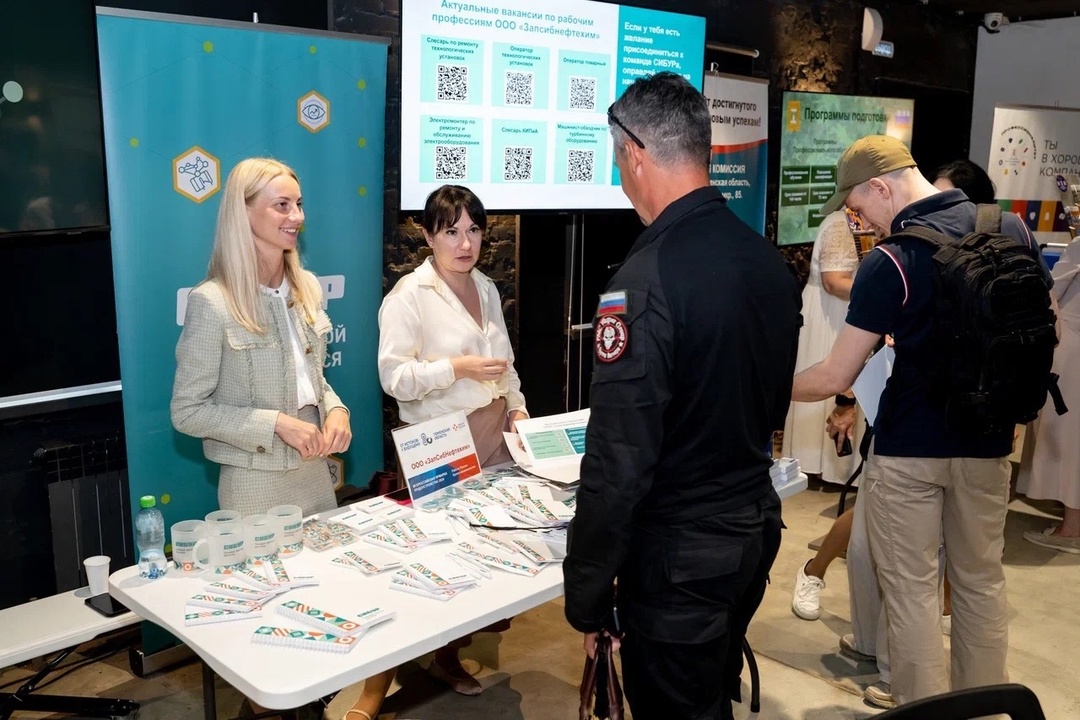 Глава Минэнерго посетил Ярмарку вакансий для участников СВО