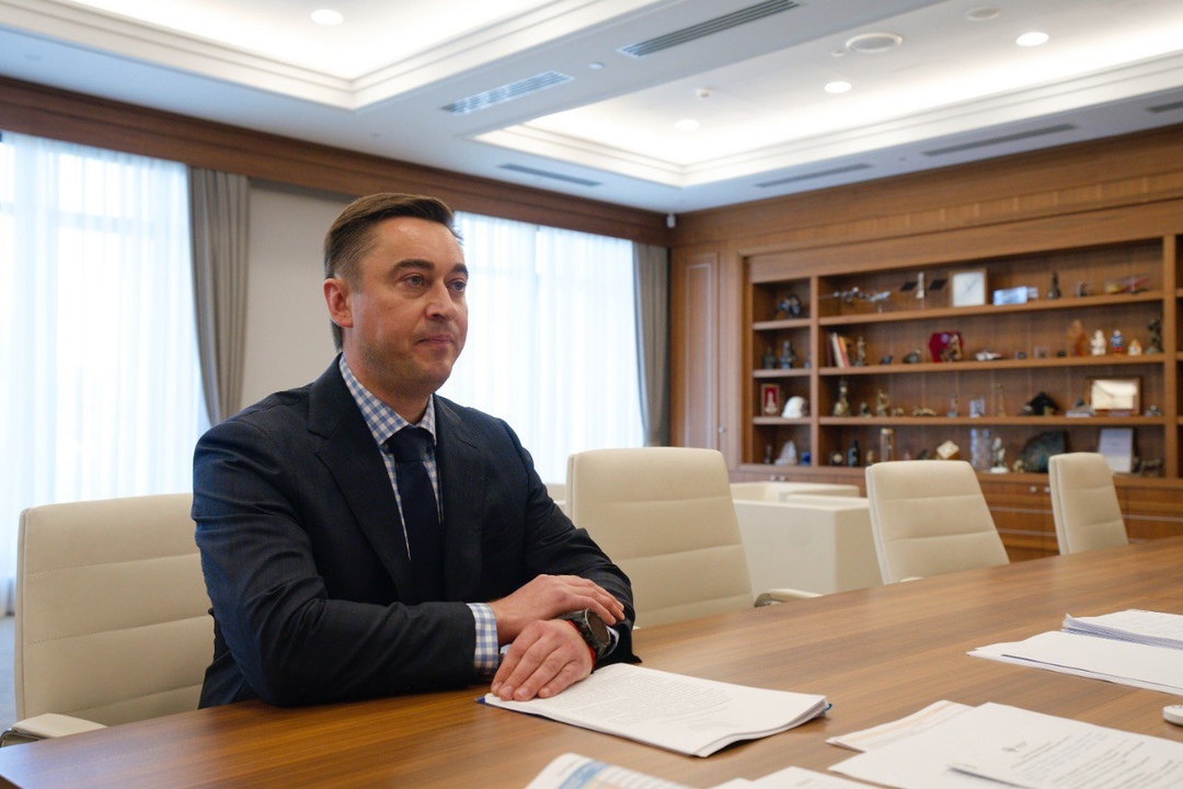 Министр строительства и ЖКХ РФ Ирек Файзуллин провел рабочee совещание с исполняющим обязанности директора ФАУ «Роскапстрой» Дмитрием Казанским