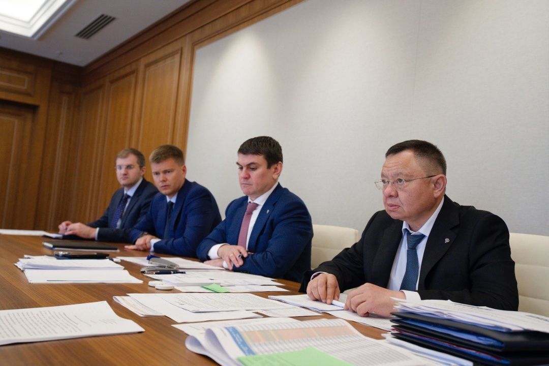 Министр строительства и ЖКХ РФ Ирек Файзуллин провел рабочee совещание с исполняющим обязанности директора ФАУ «Роскапстрой» Дмитрием Казанским