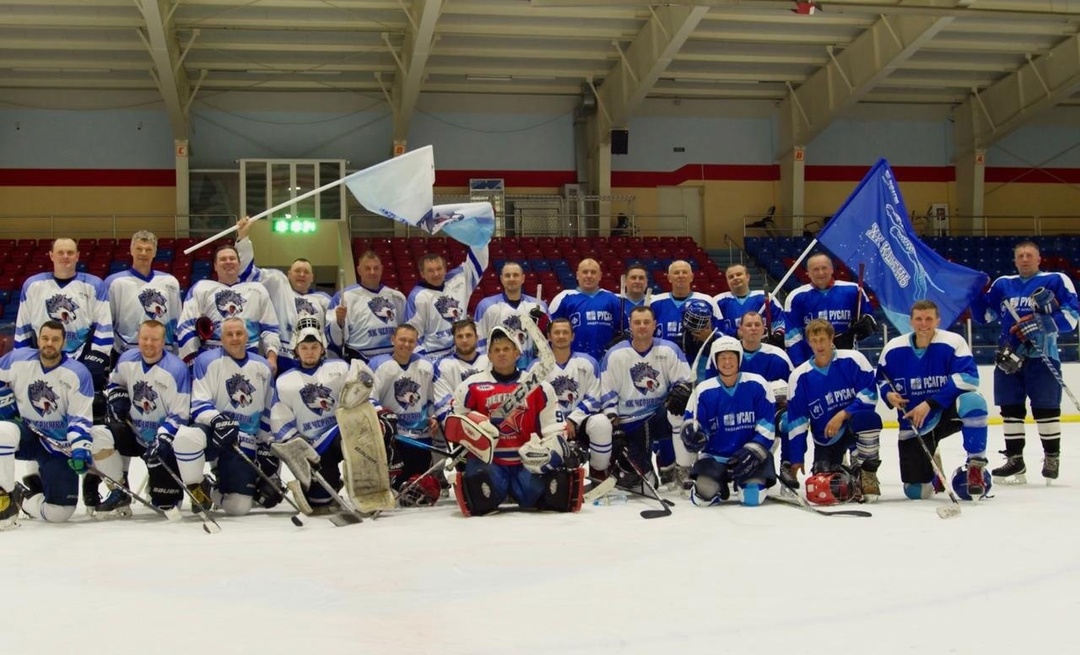 В минувшие выходные сотрудники Чернянского и Кшенского сахарных предприятий встретились на ледовой арене «Аркада» в городе Старый Оскол