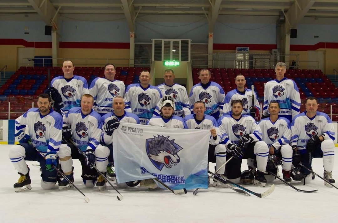 В минувшие выходные сотрудники Чернянского и Кшенского сахарных предприятий встретились на ледовой арене «Аркада» в городе Старый Оскол