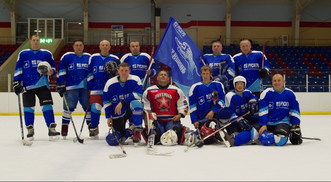 В минувшие выходные сотрудники Чернянского и Кшенского сахарных предприятий встретились на ледовой арене «Аркада» в городе Старый Оскол