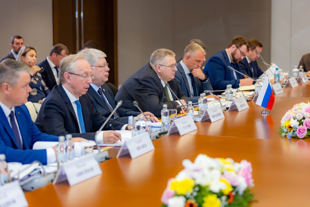 Алексей Оверчук принял участие во встрече сопредседателей Межправительственной комиссии по сотрудничеству между Российской Федерацией и Республикой Казахстан