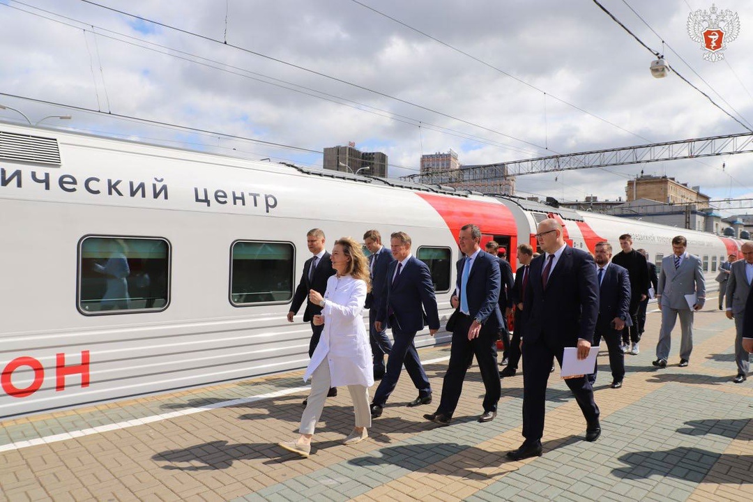 Михаил Мурашко и Олег Белозеров представили уникальный новый медицинский поезд «Святой Пантелеймон»