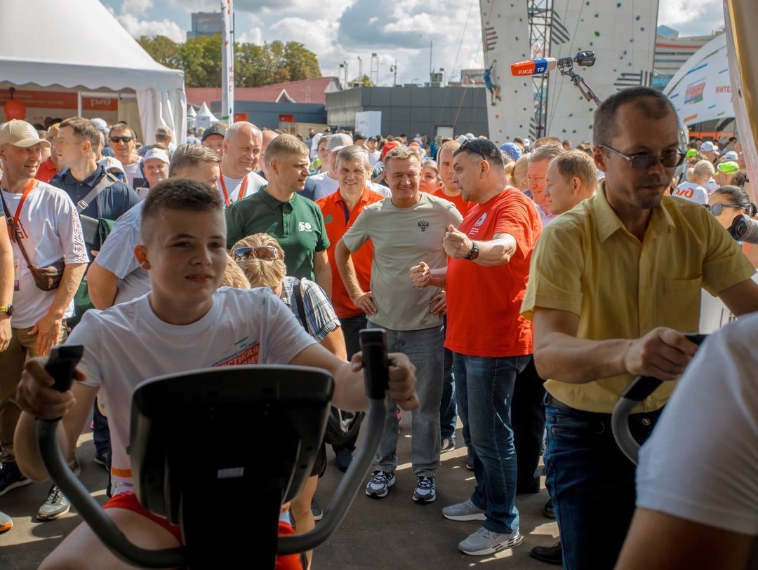 В честь дня железнодорожника в Москве прошел спортивно-музыкальный праздник «Достигая цели».