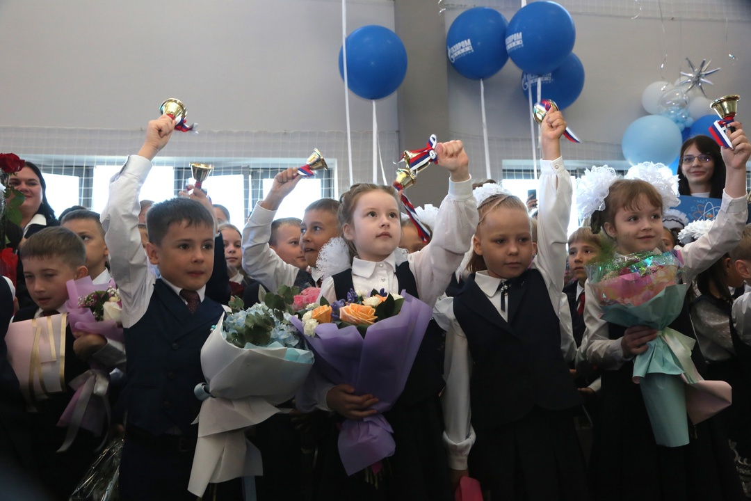 Сегодня в микрорайоне «Алексеевский» города Свободного Амурской области открыта новая школа – ЧОУ «Газпром школа Свободный», учредителем которой стала компания…