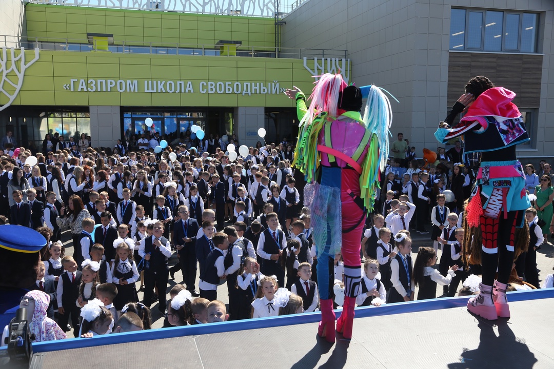 Сегодня в микрорайоне «Алексеевский» города Свободного Амурской области открыта новая школа – ЧОУ «Газпром школа Свободный», учредителем которой стала компания…