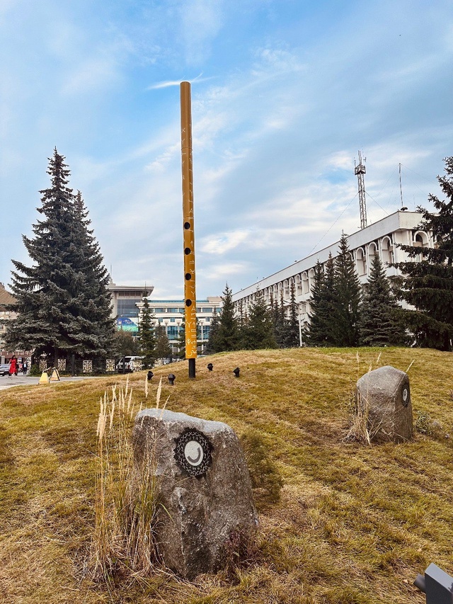 Компания ООО "РНГ-Инжиниринг" (входит в ГК "Европейская Электротехника") спроектировала и изготовила первый памятник национальному музыкальному инструменту…