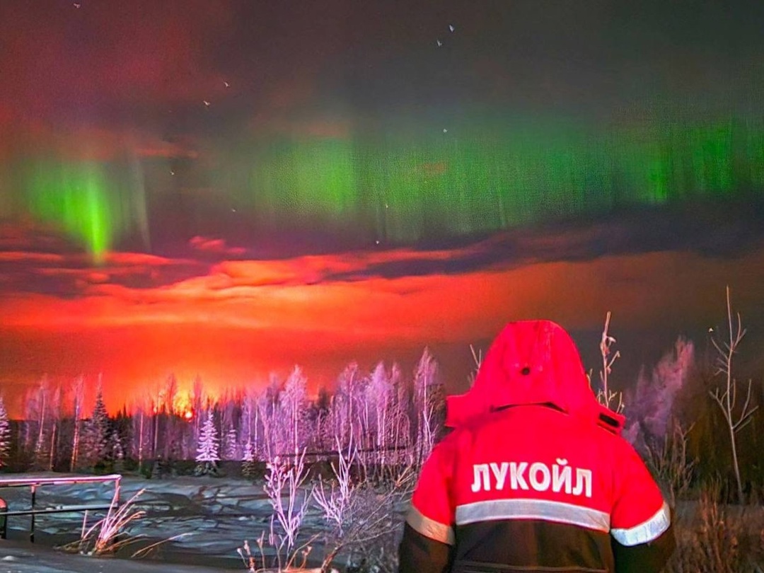 Полярное сияние на рабочем месте Игру света в небе практически каждую ночь наблюдают нефтяники Возейского месторождения ЛУКОЙЛа.