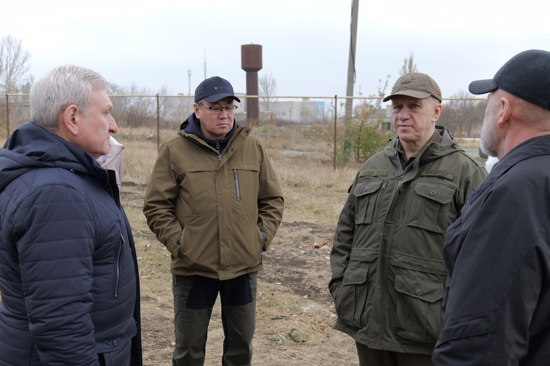 Юрий Трутнев проверил ход восстановительных работ на подшефных Дальнему Востоку территориях ДНР