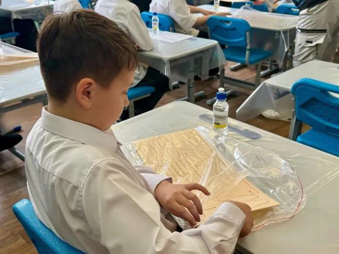 Уроки авиамоделирования для пятиклассников от ОАО ММК-МЕТИЗ