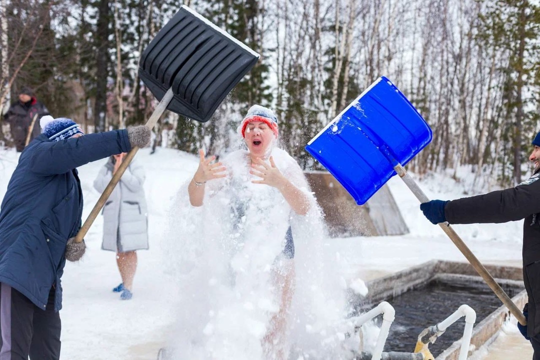«Если вода не лёд, значит она тёплая» В Тарко-Сале отметили 5-летний юбилей единственного на Ямале клуба закаливания и зимнего плавания «Профсоюзные моржи»