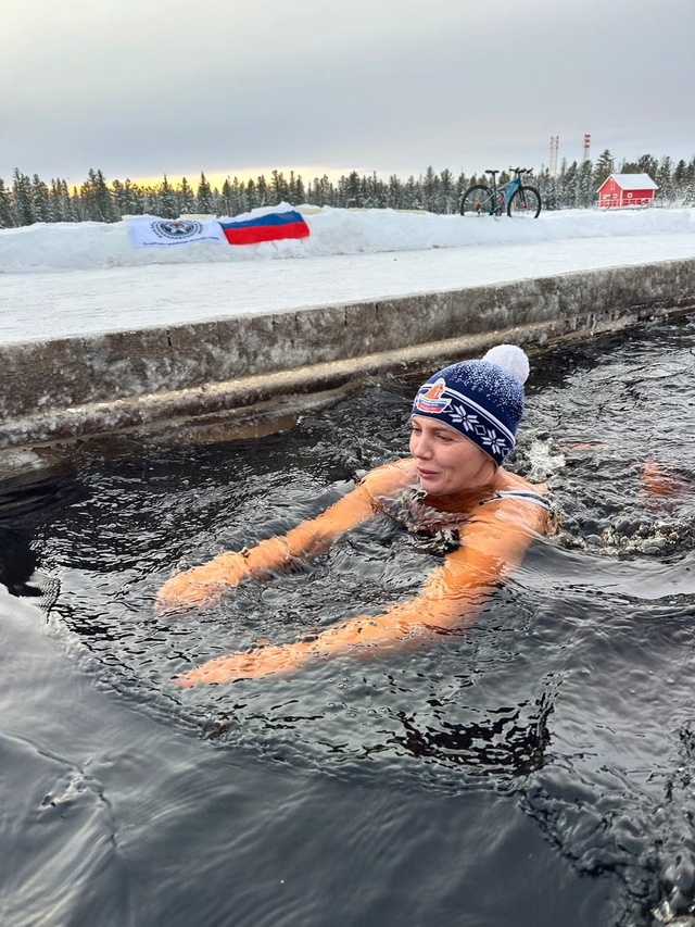 «Если вода не лёд, значит она тёплая» В Тарко-Сале отметили 5-летний юбилей единственного на Ямале клуба закаливания и зимнего плавания «Профсоюзные моржи»