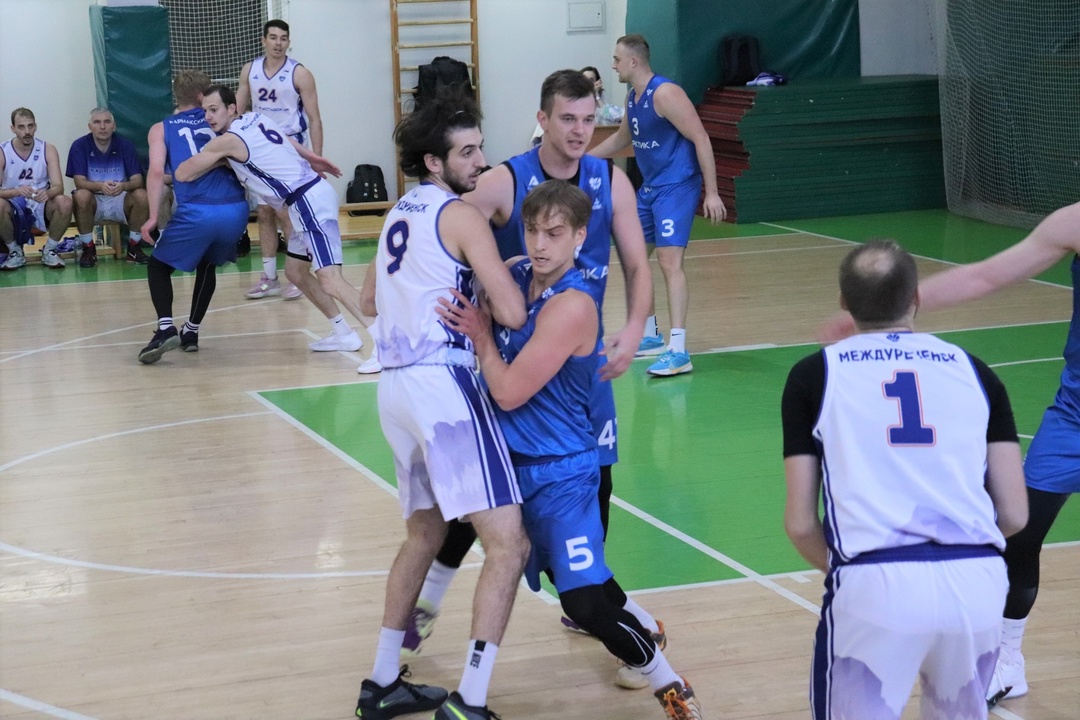Ура! Баскетбольная команда «Распадская» успешно дебютировала в Сибирской баскетбольной лиге.