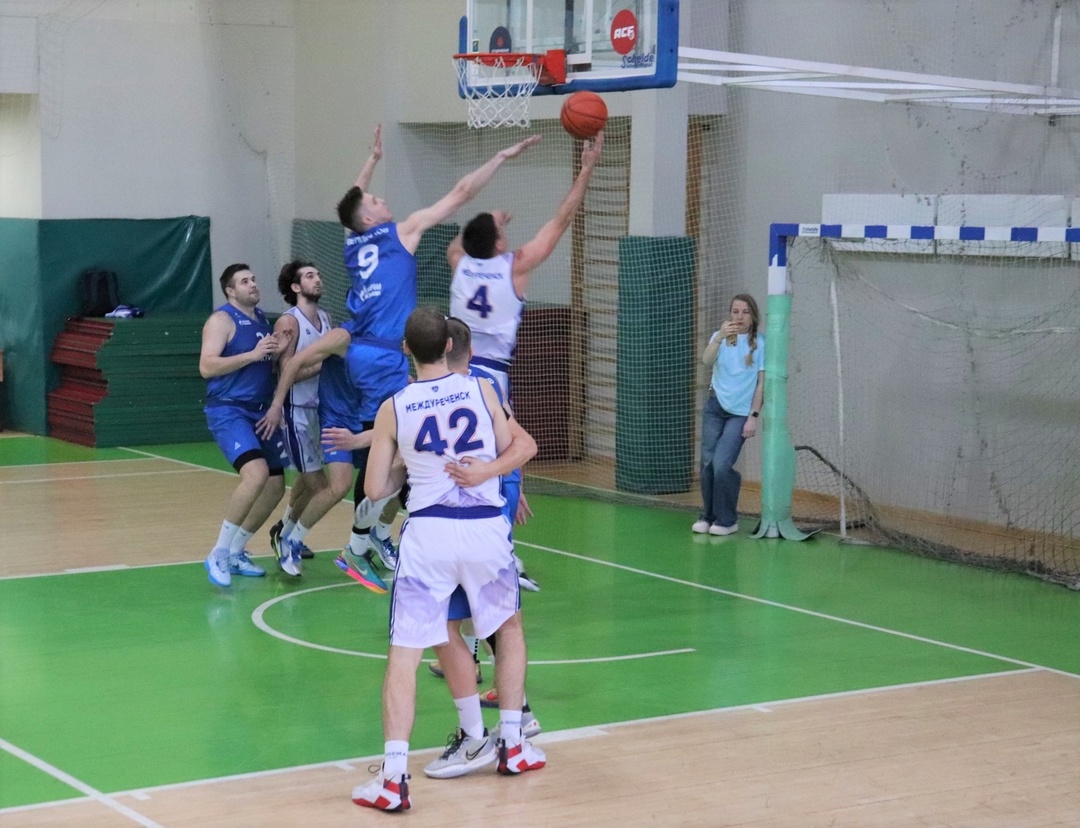 Ура! Баскетбольная команда «Распадская» успешно дебютировала в Сибирской баскетбольной лиге.