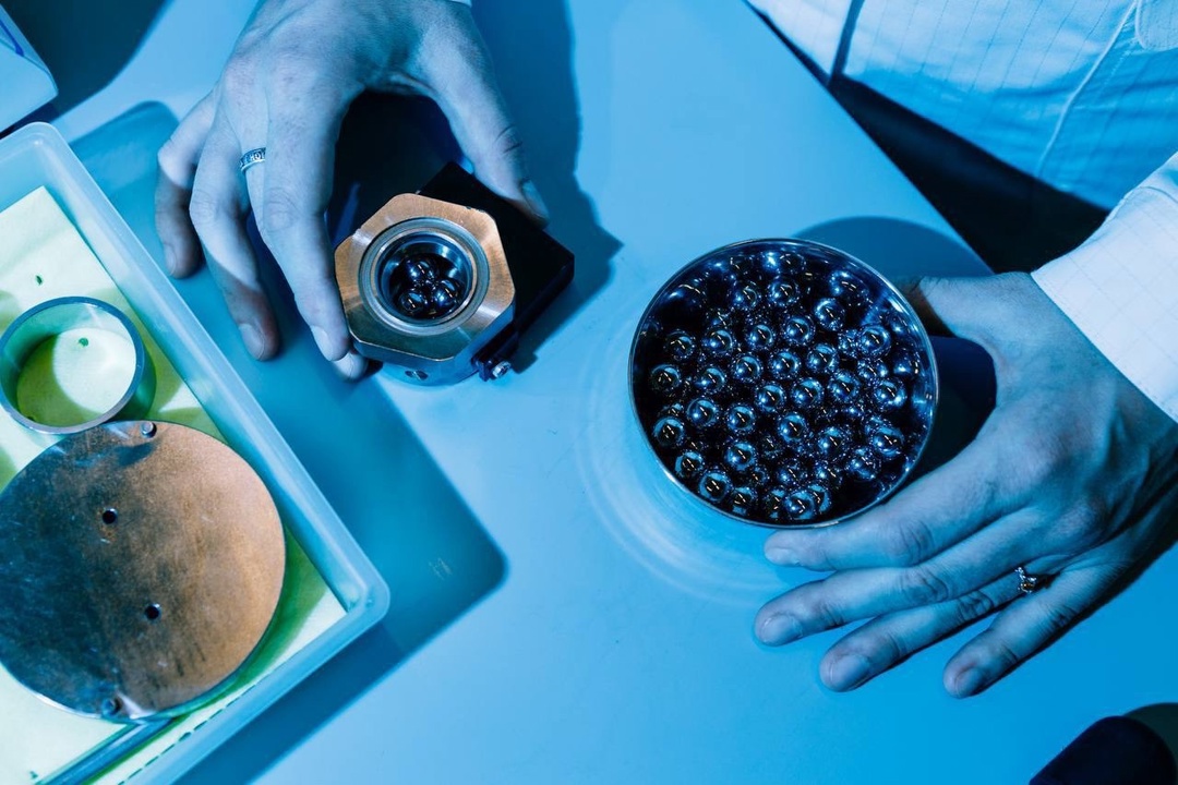 ЛУКОЙЛ после масштабной модернизации открыл завод смазочных материалов в Торжке.