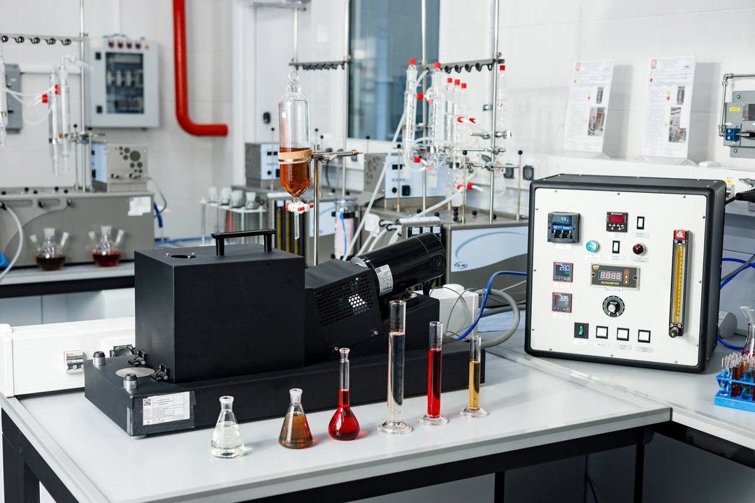 ЛУКОЙЛ после масштабной модернизации открыл завод смазочных материалов в Торжке.