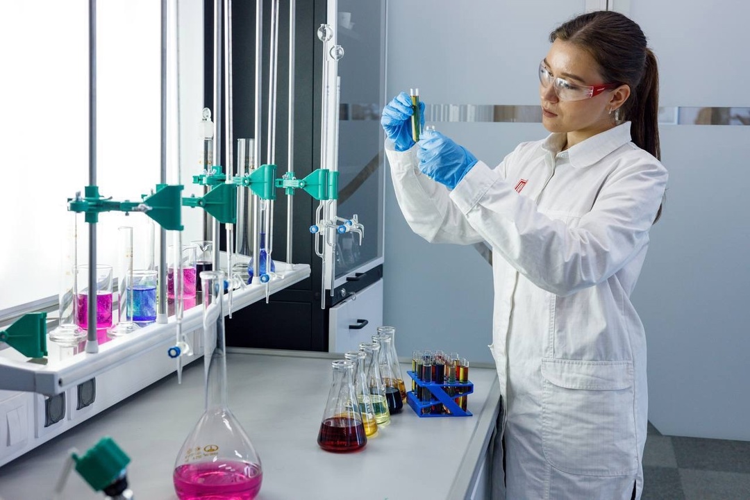 ЛУКОЙЛ после масштабной модернизации открыл завод смазочных материалов в Торжке.