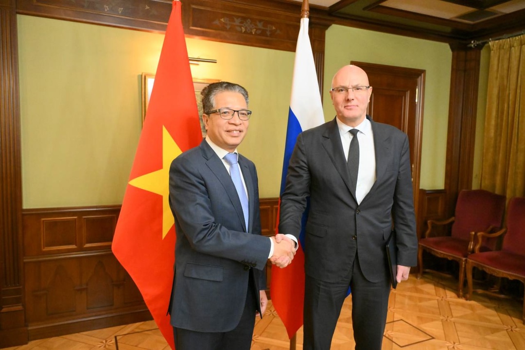 Дмитрий Чернышенко провел рабочую встречу с чрезвычайным и полномочным послом Социалистической Республики Вьетнам Данг Минь Кхоем
