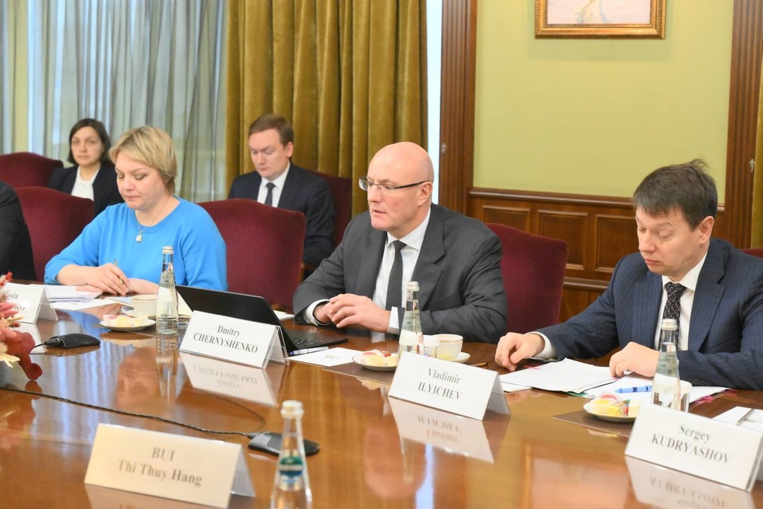 Дмитрий Чернышенко провел рабочую встречу с чрезвычайным и полномочным послом Социалистической Республики Вьетнам Данг Минь Кхоем