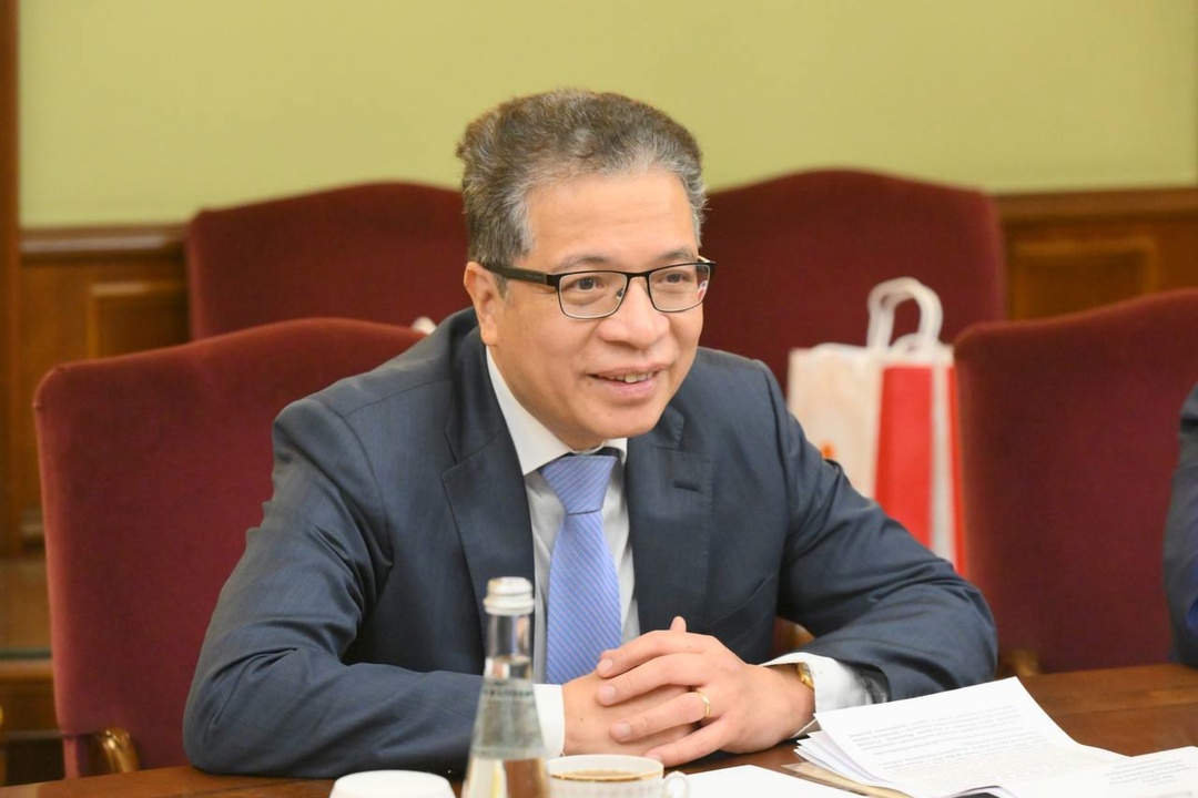 Дмитрий Чернышенко провел рабочую встречу с чрезвычайным и полномочным послом Социалистической Республики Вьетнам Данг Минь Кхоем