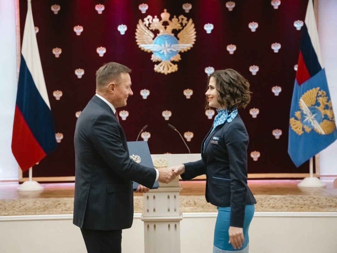 Роман Старовойт вручил ведомственные награды сотрудникам авиакомпании «Победа»