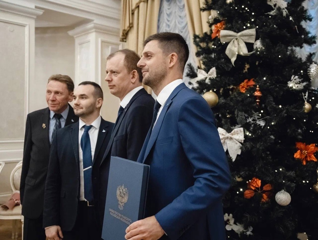 Роман Старовойт вручил ведомственные награды сотрудникам авиакомпании «Победа»