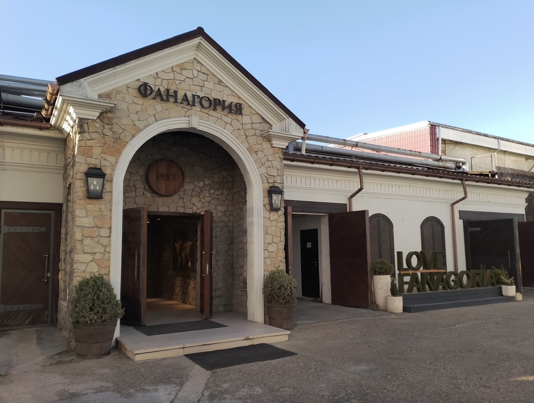 Винодельня «Фанагория» в начале декабря запустила продажу игристого Brule Frizzante в алюминиевых банках, пишет «Коммерсанту». Продаваться оно будет через…