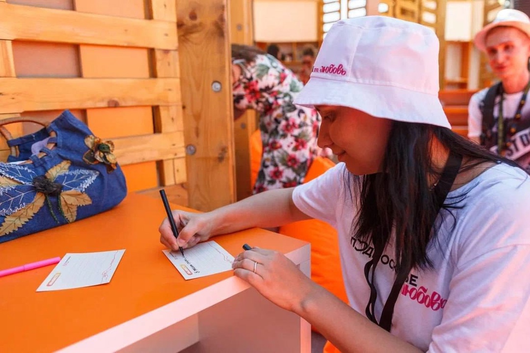 Дмитрий Чернышенко и Григорий Гуров поздравили россиян с Днем добровольца