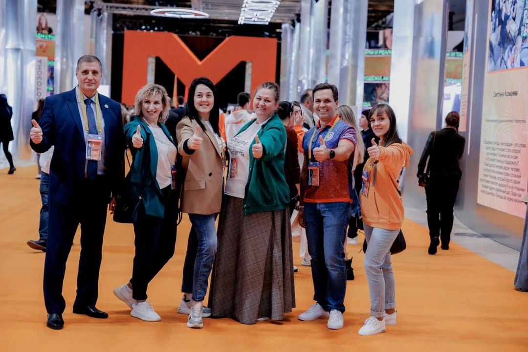 Дмитрий Чернышенко и Григорий Гуров поздравили россиян с Днем добровольца